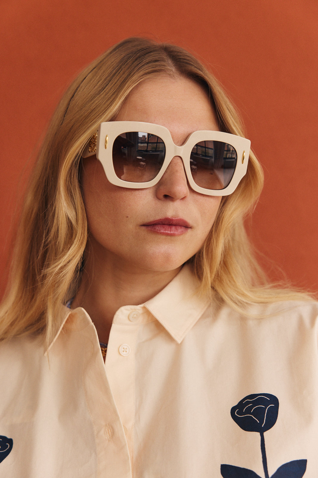 Loewe zonnebril LW40129U 25F